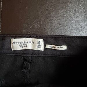 Abercrombie & Fitch Black High Rise Vegan Leather Pant. Size 31/12.